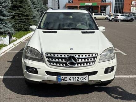 Мерседес М-Класс 2008 в Броварах на Automoto.ua Белый Мерседес М-Класс, объемом двигателя 3.5 л и пробегом 215 тыс. км за 12100 $, фото 1 на Automoto.ua
