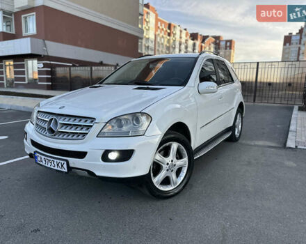 Белый Мерседес М-Класс, объемом двигателя 3 л и пробегом 266 тыс. км за 11650 $, фото 1 на Automoto.ua