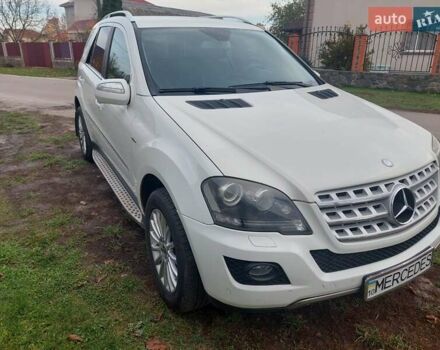 Мерседес М-Класс 2008 в Фастове на Automoto.ua Белый Мерседес М-Класс, объемом двигателя 3.5 л и пробегом 261 тыс. км за 12800 $, фото 1 на Automoto.ua