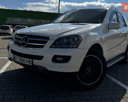 Белый Мерседес М-Класс, объемом двигателя 3.5 л и пробегом 258 тыс. км за 10900 $, фото 1 на Automoto.ua