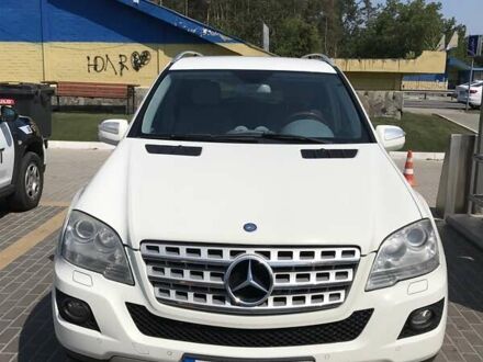 Білий Мерседес М-Клас, об'ємом двигуна 3.5 л та пробігом 250 тис. км за 13500 $, фото 1 на Automoto.ua