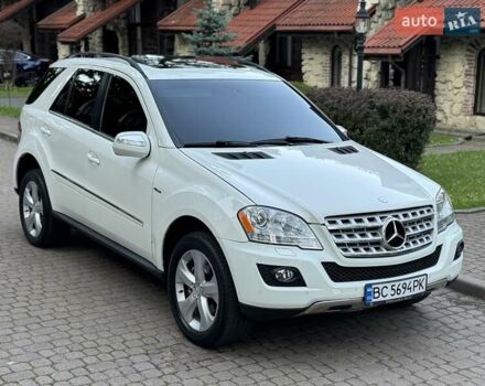 Білий Мерседес М-Клас, об'ємом двигуна 2.99 л та пробігом 255 тис. км за 12999 $, фото 1 на Automoto.ua
