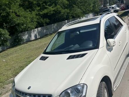 Мерседес М-Клас 2010 у Харкові на Automoto.ua Білий Мерседес М-Клас, об'ємом двигуна 3.5 л та пробігом 30 тис. км за 25000 $, фото 1 на Automoto.ua