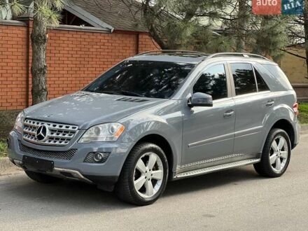 Белый Мерседес М-Класс, объемом двигателя 3.5 л и пробегом 147 тыс. км за 9850 $, фото 1 на Automoto.ua