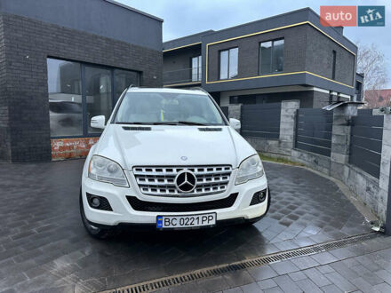 Белый Мерседес М-Класс, объемом двигателя 3.5 л и пробегом 312 тыс. км за 14500 $, фото 1 на Automoto.ua