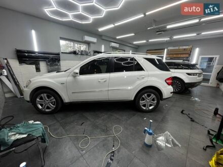 Белый Мерседес М-Класс, объемом двигателя 2.99 л и пробегом 315 тыс. км за 17300 $, фото 1 на Automoto.ua