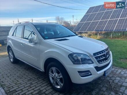 Белый Мерседес М-Класс, объемом двигателя 2.99 л и пробегом 221 тыс. км за 17800 $, фото 1 на Automoto.ua