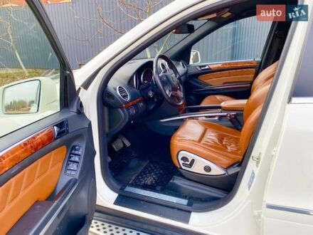 Мерседес М-Класс 2010 в Вышгороде на Automoto.ua Белый Мерседес М-Класс, объемом двигателя 5.5 л и пробегом 131 тыс. км за 15666 $, фото 1 на Automoto.ua