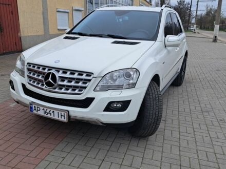 Білий Мерседес М-Клас, об'ємом двигуна 3 л та пробігом 250 тис. км за 15000 $, фото 1 на Automoto.ua