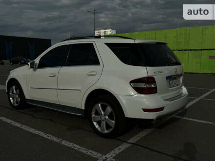 Мерседес М-Класс 2010 в Киеве на Automoto.ua Белый Мерседес М-Класс, объемом двигателя 3.5 л и пробегом 215 тыс. км за 15300 $, фото 1 на Automoto.ua