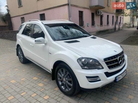 Белый Мерседес М-Класс, объемом двигателя 2.99 л и пробегом 178 тыс. км за 15900 $, фото 1 на Automoto.ua