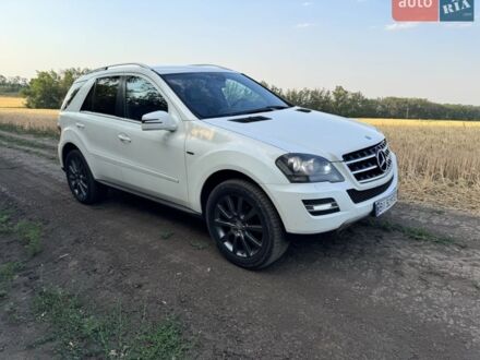 Білий Мерседес М-Клас, об'ємом двигуна 3 л та пробігом 296 тис. км за 11800 $, фото 1 на Automoto.ua