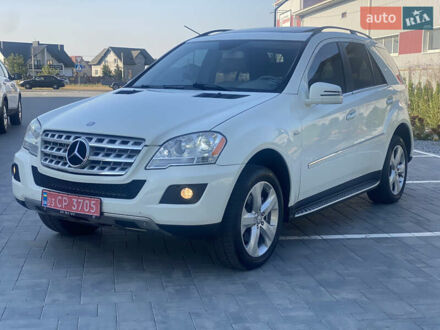 Белый Мерседес М-Класс, объемом двигателя 3 л и пробегом 144 тыс. км за 14999 $, фото 1 на Automoto.ua