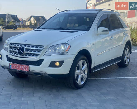 Білий Мерседес М-Клас, об'ємом двигуна 3 л та пробігом 144 тис. км за 14999 $, фото 1 на Automoto.ua