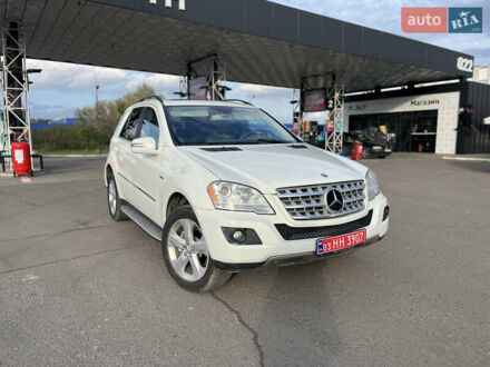Мерседес М-Класс 2011 в Дубно на Automoto.ua Белый Мерседес М-Класс, объемом двигателя 3 л и пробегом 273 тыс. км за 14500 $, фото 1 на Automoto.ua