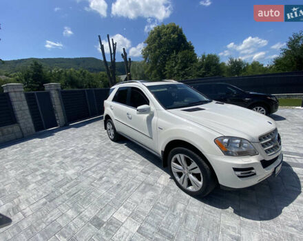 Белый Мерседес М-Класс, объемом двигателя 3 л и пробегом 211 тыс. км за 15600 $, фото 1 на Automoto.ua