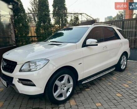 Белый Мерседес М-Класс, объемом двигателя 2.99 л и пробегом 252 тыс. км за 20000 $, фото 1 на Automoto.ua