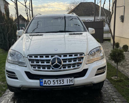 Белый Мерседес М-Класс, объемом двигателя 3 л и пробегом 284 тыс. км за 18000 $, фото 1 на Automoto.ua