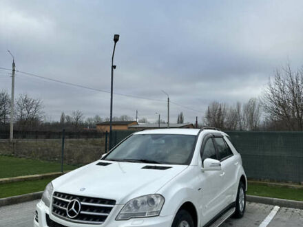 Белый Мерседес М-Класс, объемом двигателя 2.99 л и пробегом 185 тыс. км за 15500 $, фото 1 на Automoto.ua