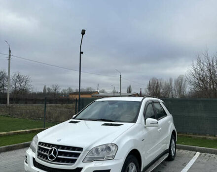 Білий Мерседес М-Клас, об'ємом двигуна 2.99 л та пробігом 185 тис. км за 18500 $, фото 1 на Automoto.ua