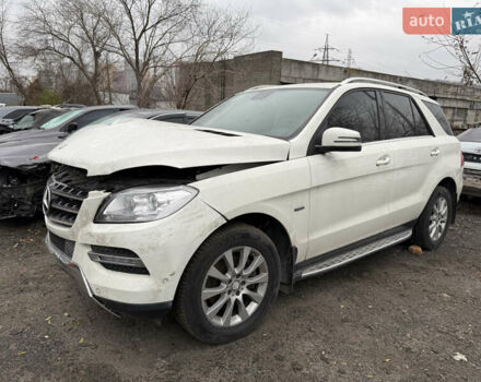 Белый Мерседес М-Класс, объемом двигателя 2.14 л и пробегом 146 тыс. км за 11200 $, фото 1 на Automoto.ua