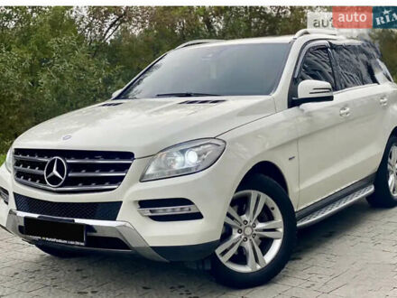 Мерседес М-Класс 2012 в Ровно на Automoto.ua Белый Мерседес М-Класс, объемом двигателя 3.5 л и пробегом 185 тыс. км за 25000 $, фото 1 на Automoto.ua