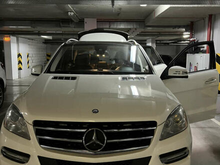 Мерседес М-Класс 2012 в Киеве на Automoto.ua Белый Мерседес М-Класс, объемом двигателя 2.99 л и пробегом 275 тыс. км за 21000 $, фото 1 на Automoto.ua