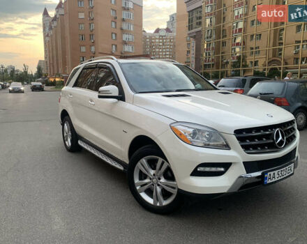 Белый Мерседес М-Класс, объемом двигателя 3 л и пробегом 215 тыс. км за 26000 $, фото 1 на Automoto.ua