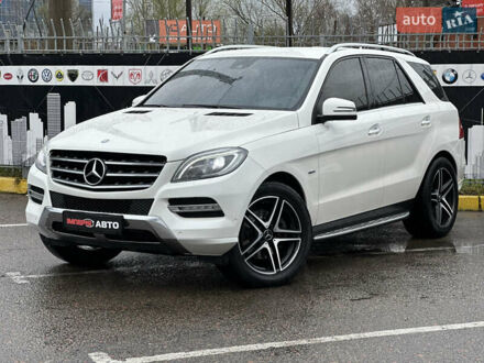 Мерседес М-Класс 2012 в Киеве на Automoto.ua Белый Мерседес М-Класс, объемом двигателя 3.5 л и пробегом 191 тыс. км за 19900 $, фото 1 на Automoto.ua