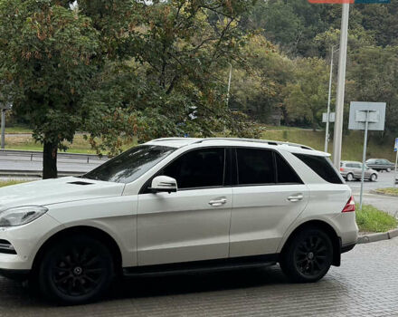 Мерседес М-Класс 2013 в Киеве на Automoto.ua Белый Мерседес М-Класс, объемом двигателя 2.14 л и пробегом 255 тыс. км за 17500 $, фото 1 на Automoto.ua