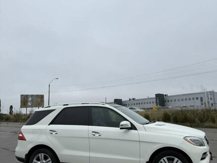 Білий Мерседес М-Клас, об'ємом двигуна 3 л та пробігом 240 тис. км за 23499 $, фото 1 на Automoto.ua