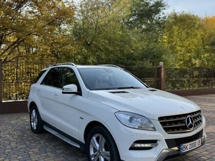 Мерседес М-Класс 2013 в Ровно на Automoto.ua Белый Мерседес М-Класс, объемом двигателя 2.99 л и пробегом 216 тыс. км за 19700 $, фото 1 на Automoto.ua