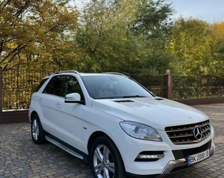 Мерседес М-Класс 2013 в Ровно на Automoto.ua Белый Мерседес М-Класс, объемом двигателя 2.99 л и пробегом 216 тыс. км за 19700 $, фото 1 на Automoto.ua