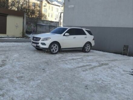 Белый Мерседес М-Класс, объемом двигателя 2.99 л и пробегом 214 тыс. км за 22000 $, фото 1 на Automoto.ua