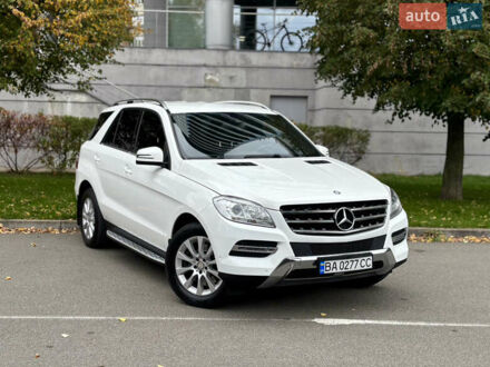 Мерседес М-Класс 2015 в Киеве на Automoto.ua Белый Мерседес М-Класс, объемом двигателя 3 л и пробегом 152 тыс. км за 27900 $, фото 1 на Automoto.ua