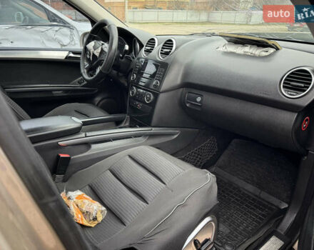 Бежевый Мерседес М-Класс, объемом двигателя 3 л и пробегом 289 тыс. км за 5300 $, фото 29 на Automoto.ua