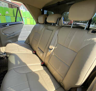 Бежевый Мерседес М-Класс, объемом двигателя 5.5 л и пробегом 178 тыс. км за 15800 $, фото 8 на Automoto.ua