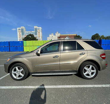 Бежевый Мерседес М-Класс, объемом двигателя 5.5 л и пробегом 178 тыс. км за 15800 $, фото 5 на Automoto.ua