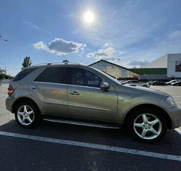 Бежевый Мерседес М-Класс, объемом двигателя 5.5 л и пробегом 178 тыс. км за 15800 $, фото 3 на Automoto.ua