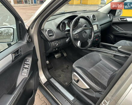 Бежевый Мерседес М-Класс, объемом двигателя 3 л и пробегом 211 тыс. км за 6500 $, фото 4 на Automoto.ua