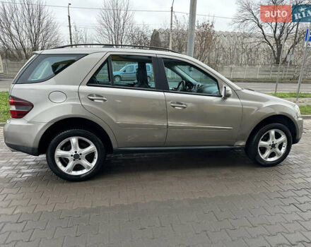 Бежевый Мерседес М-Класс, объемом двигателя 3 л и пробегом 211 тыс. км за 6500 $, фото 1 на Automoto.ua