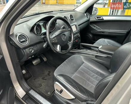 Бежевый Мерседес М-Класс, объемом двигателя 3 л и пробегом 211 тыс. км за 6500 $, фото 3 на Automoto.ua