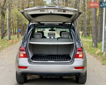 Мерседес М-Клас 2009 у Києві на Automoto.ua Бежевий Мерседес М-Клас, об'ємом двигуна 3.5 л та пробігом 167 тис. км за 11700 $, фото 11 на Automoto.ua