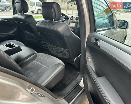 Бежевый Мерседес М-Класс, объемом двигателя 3 л и пробегом 211 тыс. км за 6500 $, фото 7 на Automoto.ua