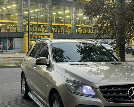 Бежевий Мерседес М-Клас, об'ємом двигуна 2.14 л та пробігом 300 тис. км за 22500 $, фото 1 на Automoto.ua