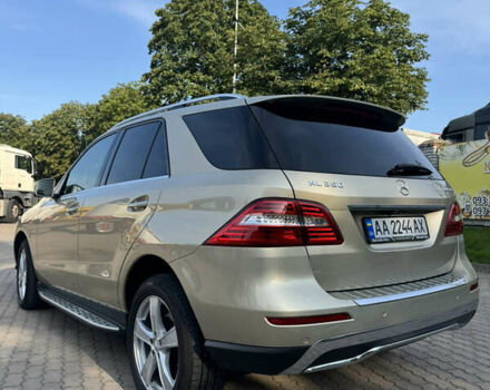 Мерседес М-Класс 2013 в Ровно на Automoto.ua Бежевый Мерседес М-Класс, объемом двигателя 2.99 л и пробегом 235 тыс. км за 21650 $, фото 1 на Automoto.ua