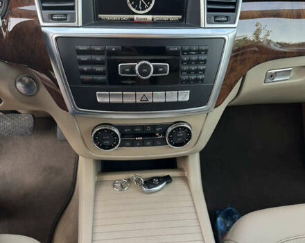 Мерседес М-Класс 2013 в Ровно на Automoto.ua Бежевый Мерседес М-Класс, объемом двигателя 2.99 л и пробегом 235 тыс. км за 21650 $, фото 15 на Automoto.ua