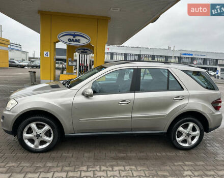 Бежевый Мерседес М-Класс, объемом двигателя 3 л и пробегом 211 тыс. км за 6500 $, фото 1 на Automoto.ua