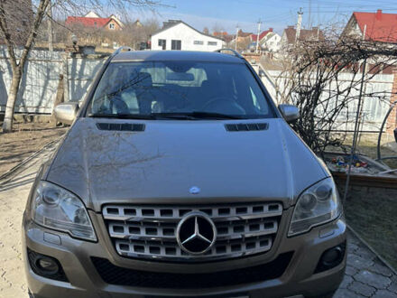 Мерседес М-Класс 2009 в Каменце-Подольском на Automoto.ua Бежевый Мерседес М-Класс, объемом двигателя 2.99 л и пробегом 312 тыс. км за 14200 $, фото 1 на Automoto.ua