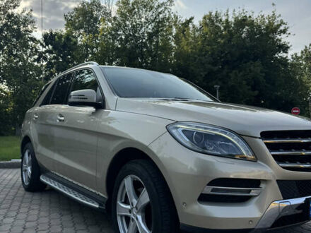 Мерседес М-Класс 2013 в Ровно на Automoto.ua Бежевый Мерседес М-Класс, объемом двигателя 2.99 л и пробегом 235 тыс. км за 22750 $, фото 1 на Automoto.ua
